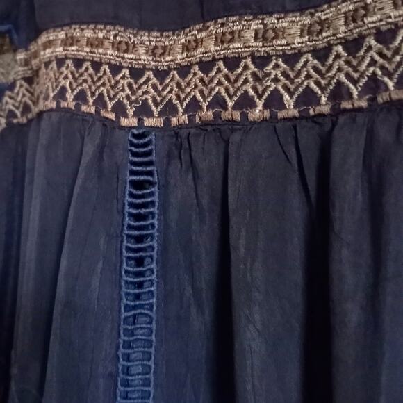 JOHNNY WAS Embroidered Dress Blue Bouquet Floral SZ M Peasant Flutter Empire - Picture 6 of 10